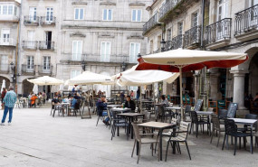 ep archivo   una terraza de vigo en pontevedra galicia espana