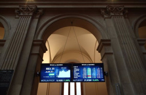 ep archivo   valores del ibex 35 en la bolsa de madrid a 26 de abril de 2021 el operador de juego