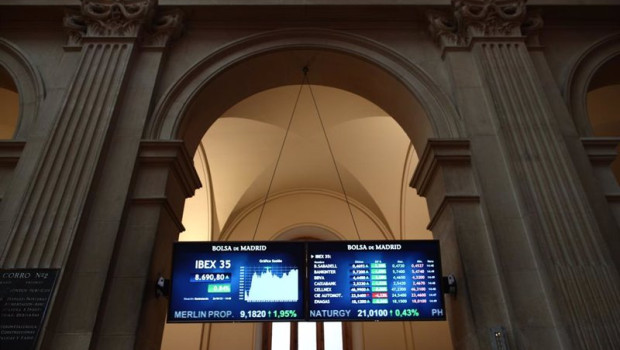 ep archivo   valores del ibex 35 en la bolsa de madrid a 26 de abril de 2021 el operador de juego