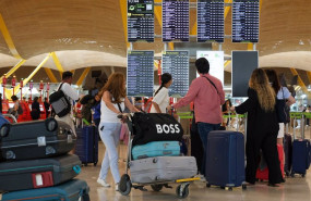 ep archivo   varias personas en el aeropuerto adolfo suarez madrid barajas a 2 de agosto de 2024 en