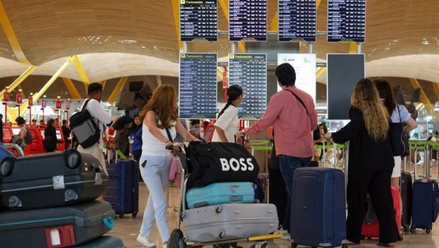 ep archivo varias personas en el aeropuerto adolfo suarez madrid barajas a 2 de agosto de 2024 en ep archivo varias personas en el aeropuerto adolfo suarez madrid barajas a 2 de agosto de 2024 en