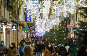 ep archivo varias personas pasean por calles en navidad ep archivo varias personas pasean por calles en navidad