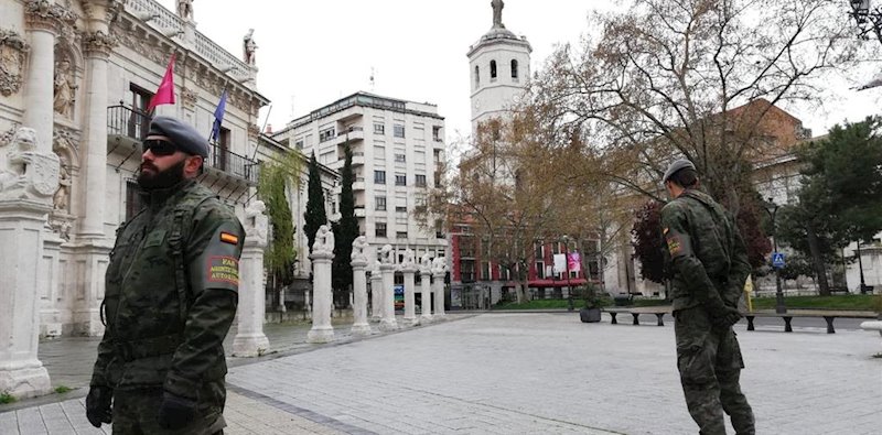 Efectivos de la Brilat en la plaza de la Universidad de Valladolid. | BRILAT ep efectivos de la brilat en la plaza de la universidad de valladolid