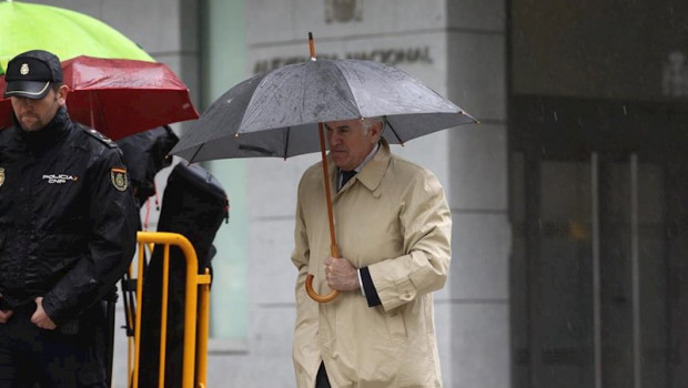ep el extesorero del pp luis barcenas llega a la audiencia nacional para saber si ingresa ya en