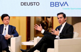 ep el fundador de sinovation ventures kai-fu lee y el presidente de bbva carlos torres en la
