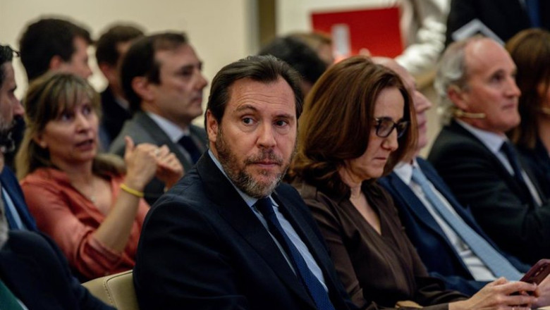 ep el ministro de transportes y movilidad sostenible oscar puente c analiza la inversion en ep el ministro de transportes y movilidad sostenible oscar puente c analiza la inversion en