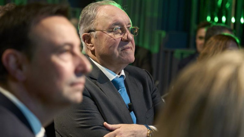 ep el presidente de sidenor mirai y talgo jose antonio jainaga d junto al consejero de economia