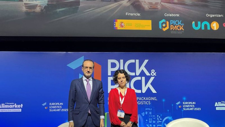ep el presidente de uno francisco aranda y la subdirectora general de transporte aereo veronica ep el presidente de uno francisco aranda y la subdirectora general de transporte aereo veronica