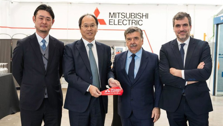 ep equipo de mitsubishi electric en la inauguracion de su nuevo centro en las tablas