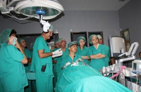 ep hospital operacion tiroides quirofano cirujano enfermero medico medicina
