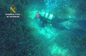 ep imagen de un miembro de los geas realizando practicas subacuaticas en aguas de mallorca