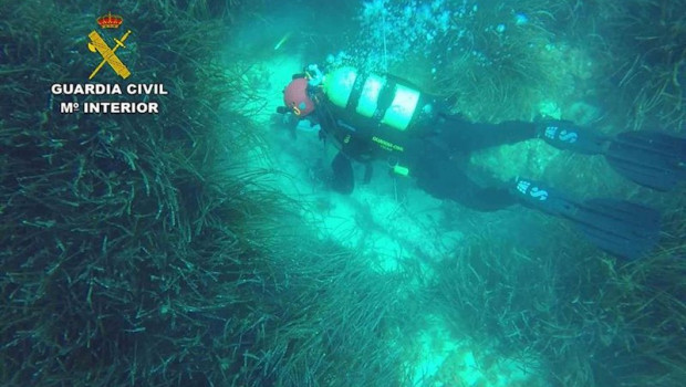 ep imagen de un miembro de los geas realizando practicas subacuaticas en aguas de mallorca