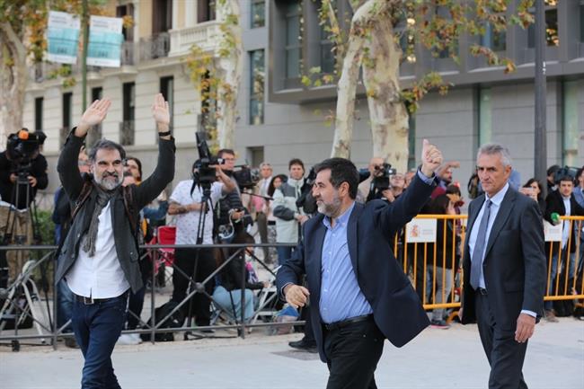 Jordi Sánchez y Jordi Cuixart acuden a declarar a la Audiencia Nacional | EUROPA PRESS ep jordi sanchezjordi cuixart acudendeclararla audiencia nacional 20171016214202