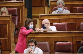 ep la portavoz del psoe en el congreso adriana lastra habla con el diputado de unidas podemos txema