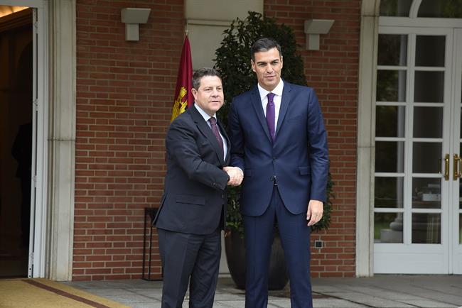 ep pedro sanchezemiliano garcia-page reunionmoncloa