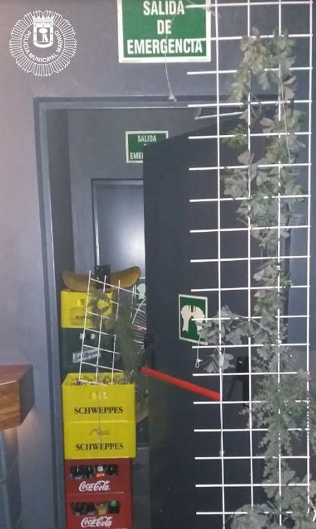 ep salida de seguridad obstruida en una de los locales desalojados por policia munciipal de madrid