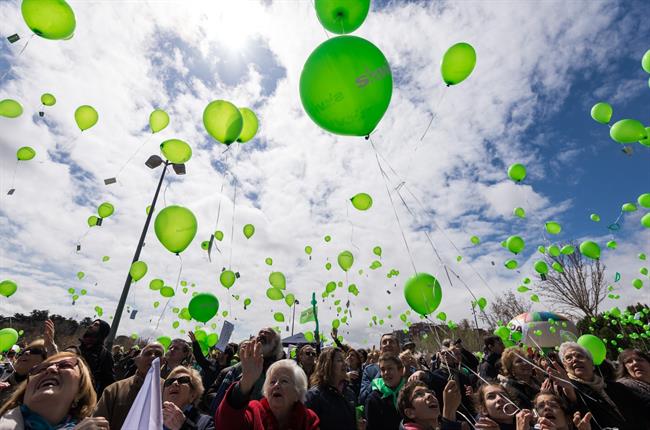 Suelta de globos en la concentración Sí a la Vida | PLATAFORMA SÍ A LA VIDA ep sueltaglobosla concentracionavida