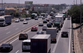 ep trafico de coches en una autovia