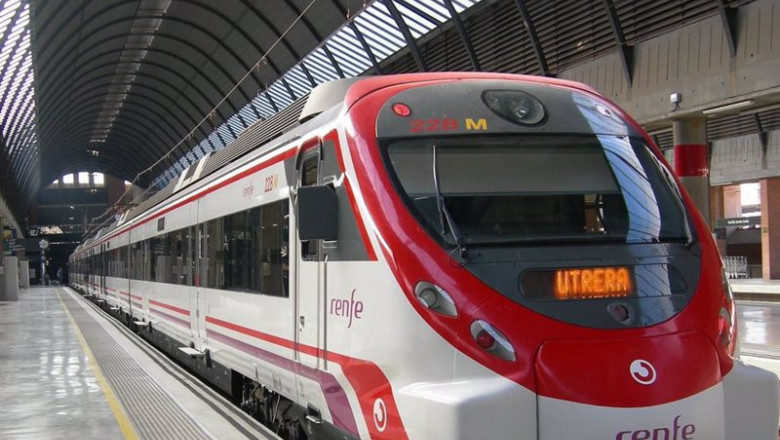 Tren Civia en la estación de Santa Justa | RENFE ep tren civia en la estacion de santa justa