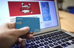 ep una persona compra con su tarjeta de credito durante la semana en que han dado comienzo las