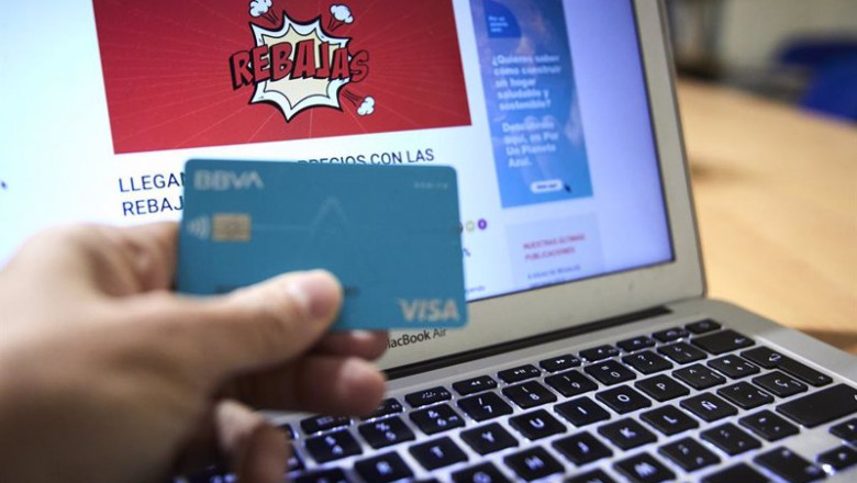 ep una persona compra con su tarjeta de credito durante la semana en que han dado comienzo las ep una persona compra con su tarjeta de credito durante la semana en que han dado comienzo las