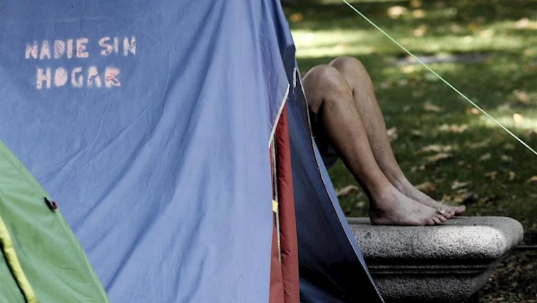 ep uno de los casi 80 acampados sin techo que pernoctaron en verano en el paseo del prado para pedir ep uno de los casi 80 acampados sin techo que pernoctaron en verano en el paseo del prado para pedir