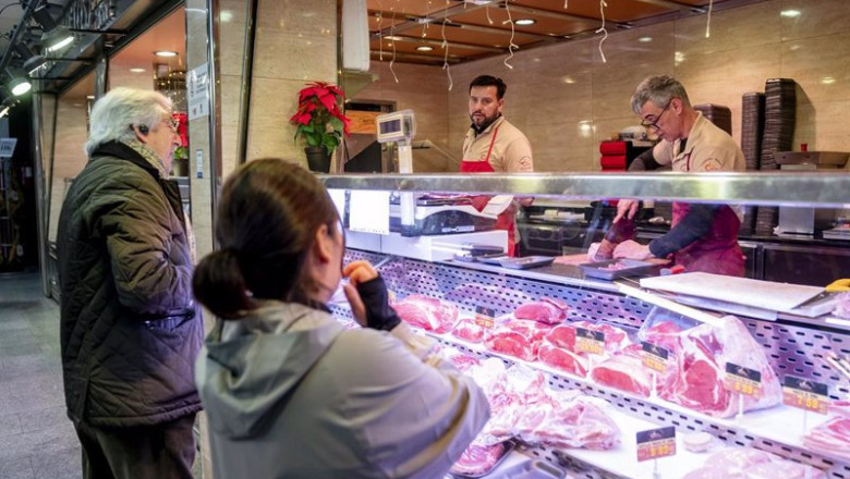 ep varias personas hacen compras en un mercado ep varias personas hacen compras en un mercado