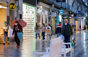 ep varias personas pasean en una calle comercial en vigo galicia espana a 17 de febrero de 2021 ep varias personas pasean en una calle comercial en vigo galicia espana a 17 de febrero de 2021
