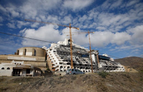 ep vista general del hotel ilegal de el algarrobico a 10 de febrero de 2025 en carboneras almeria