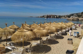 ep archivo   hamacas y sombrillas en una playa de mallorca