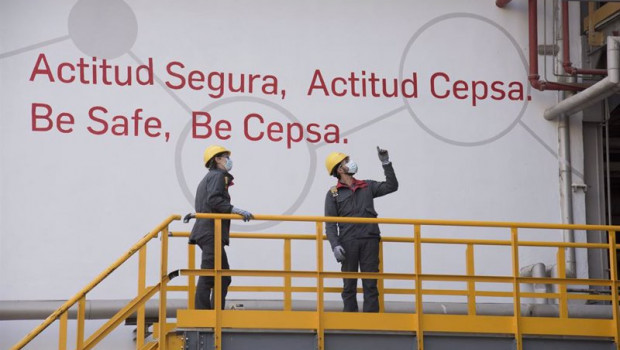 ep archivo   seguridad en la planta de cepsa en san roque cadiz