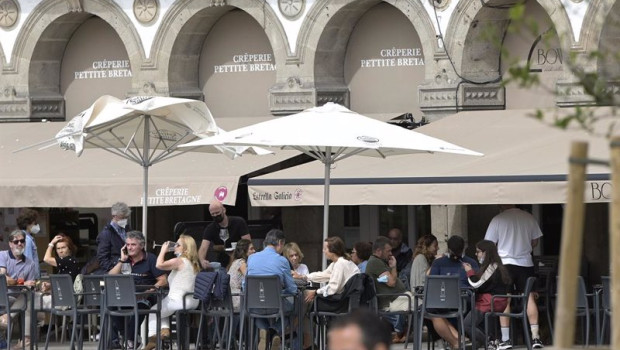 ep archivo   terraza de un bar en galicia