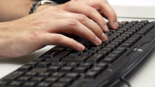 ep archivo   usuario utilizando un teclado de ordenador