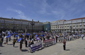 ep cientos de personas participan en una manifestacion en defensa del puerto de a coruna a 30 de