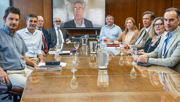 ep el banco central de uruguay reduce los tipos de interes en 75 puntos basicos hastael 575