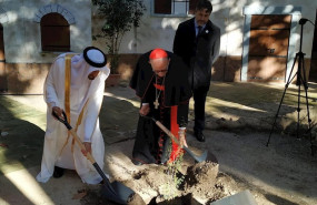 ep el cardenal arzobispo de barcelona joan josep omella y el consul de emiratos arabes unidos eau en