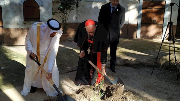 ep el cardenal arzobispo de barcelona joan josep omella y el consul de emiratos arabes unidos eau en