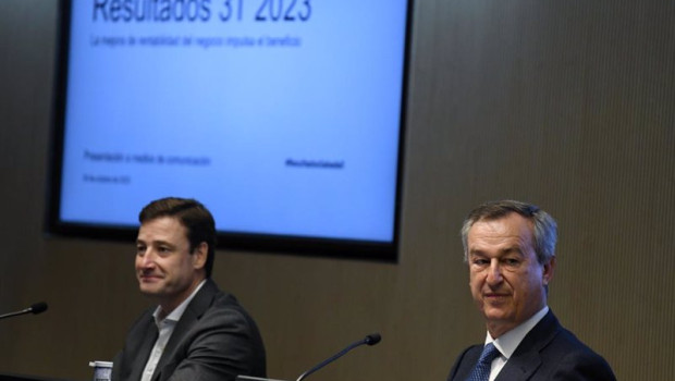 ep el director financiero de banco sabadell leopoldo alvear i y el consejero delegado del banco