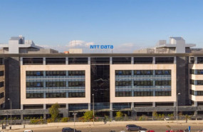 ep el letrero con ntt data la nueva marca de everis ya esta colocado en su edificio de oficinas en