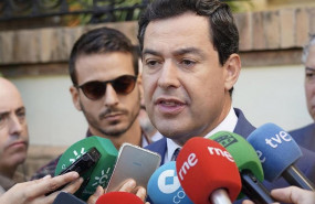 ep el presidente de la junta de andalucia juanma moreno atiende a los periodistas en sevilla en una