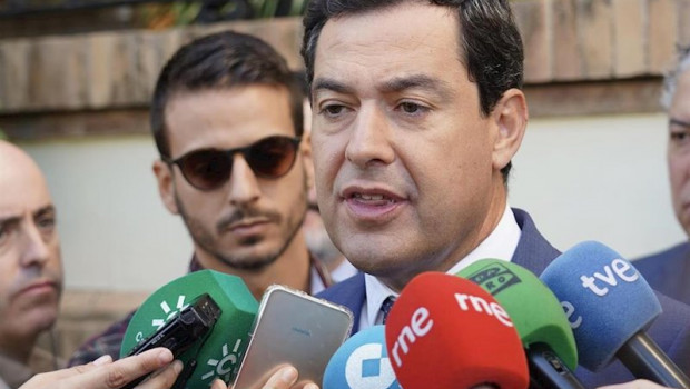 ep el presidente de la junta de andalucia juanma moreno atiende a los periodistas en sevilla en una