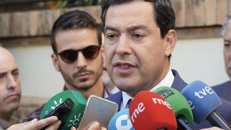 ep el presidente de la junta de andalucia juanma moreno atiende a los periodistas en sevilla en una