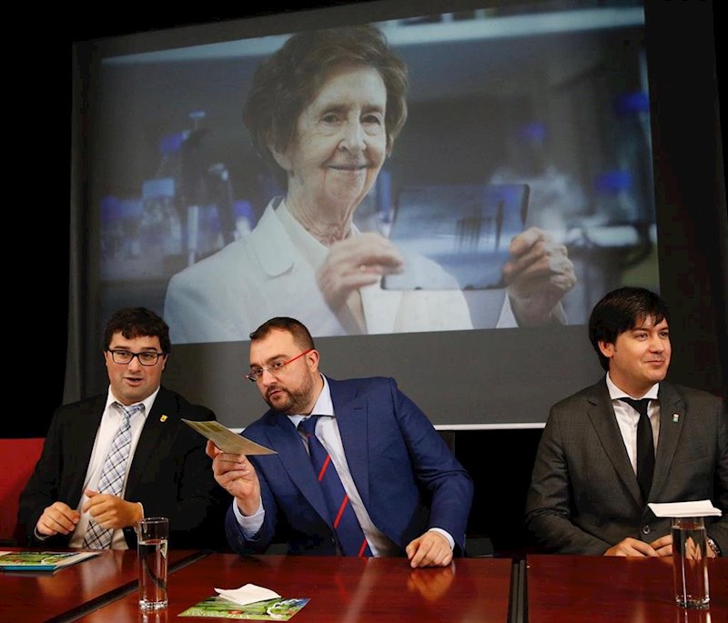 ep el presidente del principado adrian barbon en el homenaje a margarita salas