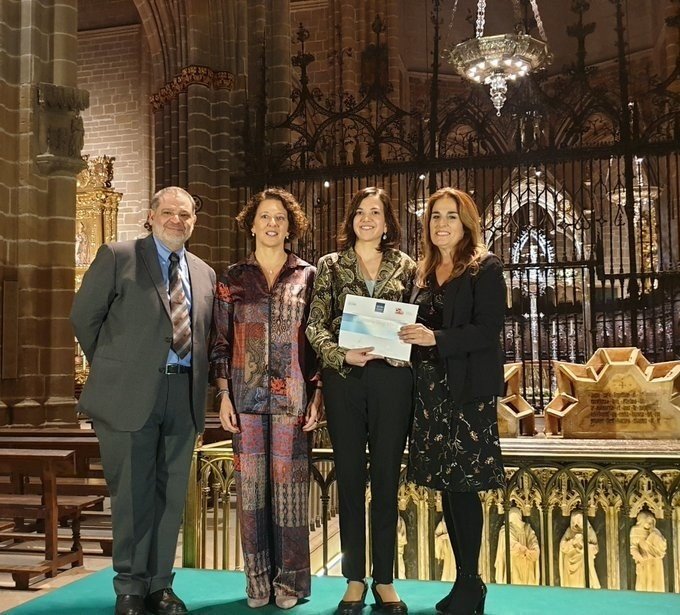 ep entrega de la beca a la doctora maria saigi morgui