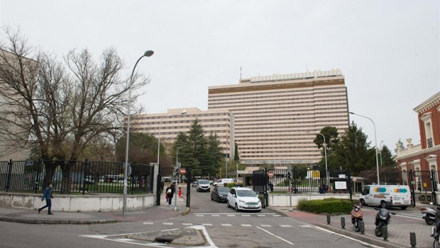ep fachada y zonas exteriores del hospital general de la defensa gomez ulla donde se lucha contra el