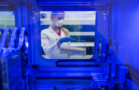 ep illustration - 27 march 2020 schleswig-holstein geesthacht an employee of the central laboratory