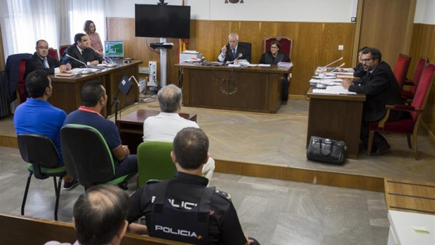 ep juicio contra los acusados tras el apunalamiento al jefe de la policia local de punta umbria