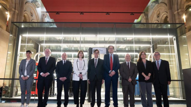ep los asistentes al acto de presentacion ante el nuevo computador cuantico del barcelona