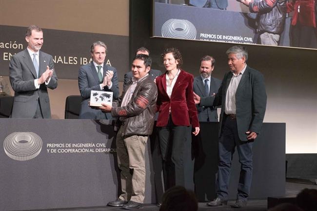 ep rey entregaayudaaccionpremio fundacion jose entrecanales ibarra y