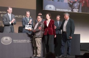 ep rey entregaayudaaccionpremio fundacion jose entrecanales ibarra y